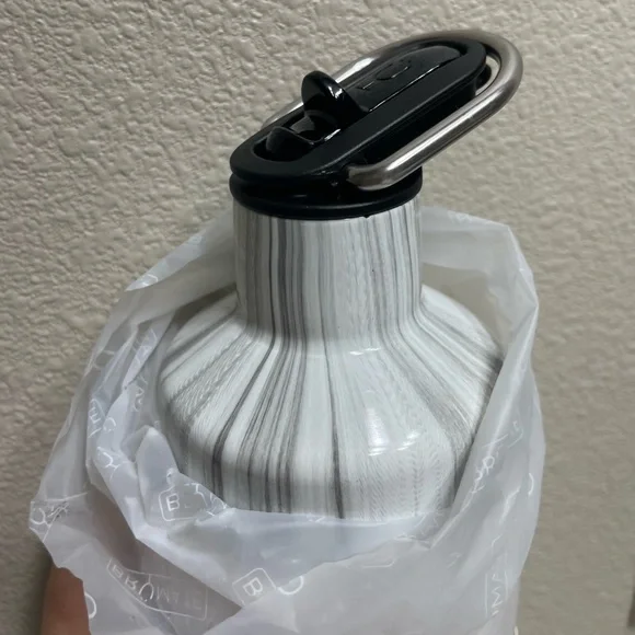 NEW - BRUMATE Water Bottle 25oz with Dual Lids - Picture 3 of 5